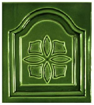 Zárt virágos kapus csempe